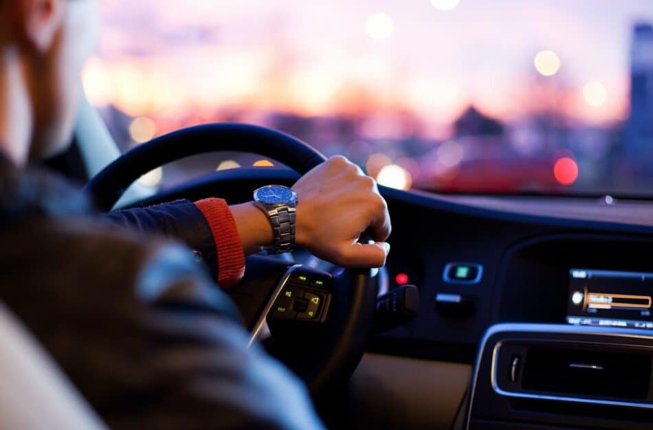 rent a car with driver in dubai
